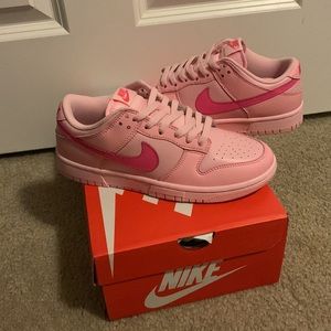Nike Dunk Low Triple Pink